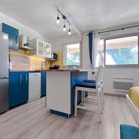 Decaroli - Stylish And Central Renovated Modern Studio Apartamento *