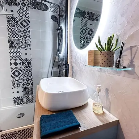 Lejlighed Decaroli - Stylish And Central Renovated Modern Studio *