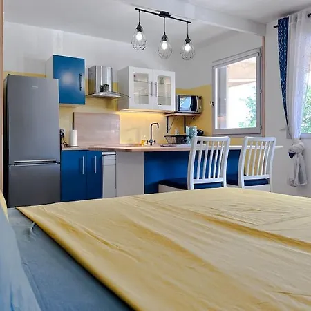 Decaroli - Stylish And Central Renovated Modern Studio Apartamento Saint-Laurent-du-Var