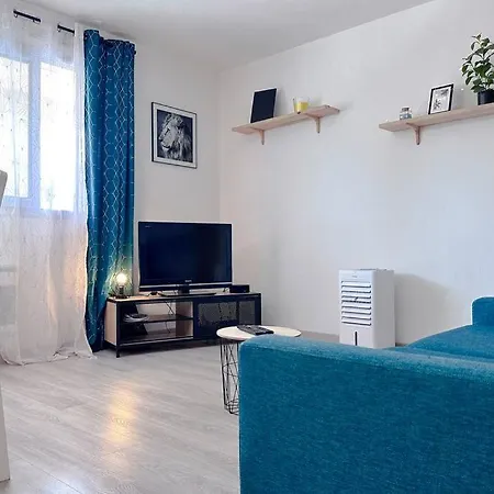 Decaroli - Stylish And Central Renovated Modern Studio דירה