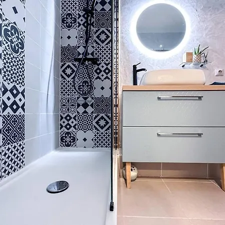 Lägenhet Decaroli - Stylish And Central Renovated Modern Studio *