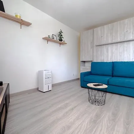 Decaroli - Stylish And Central Renovated Modern Studio * סאן-לורן-דו-ואר