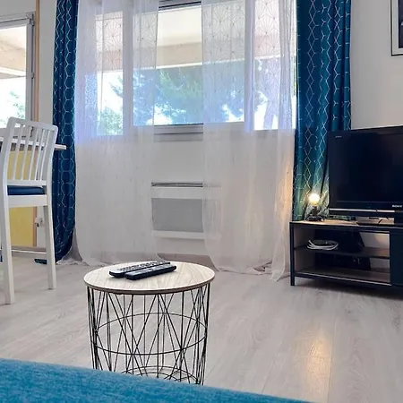 Decaroli - Stylish And Central Renovated Modern Studio * סאן-לורן-דו-ואר