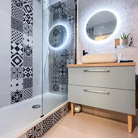 Decaroli - Stylish And Central Renovated Modern Studio דירה סאן-לורן-דו-ואר